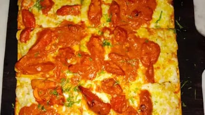 Butter Chicken Pizza [12 Inches]