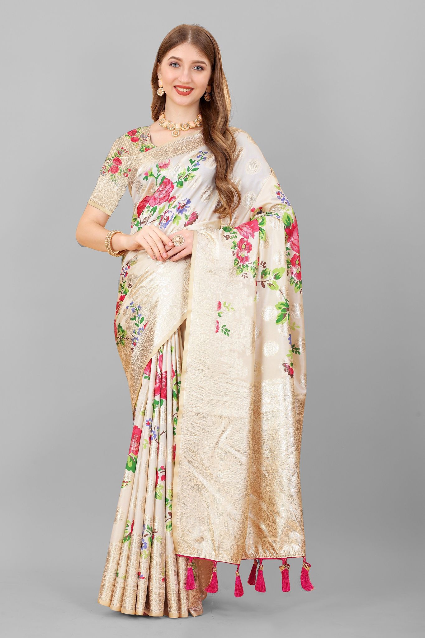 Yavira silk Women's White Floral Silk Blend Saree
