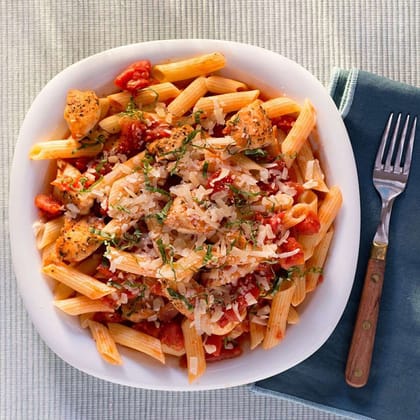 Red sauce pasta with chicken