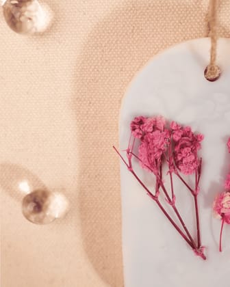 Elynn Apothecary Brandy & Cigars Wardrobe Fragrance (1 Unit) | Woody, Spicy & Smokey Notes | Handcrafted Wax Tablet with Dried Flowers