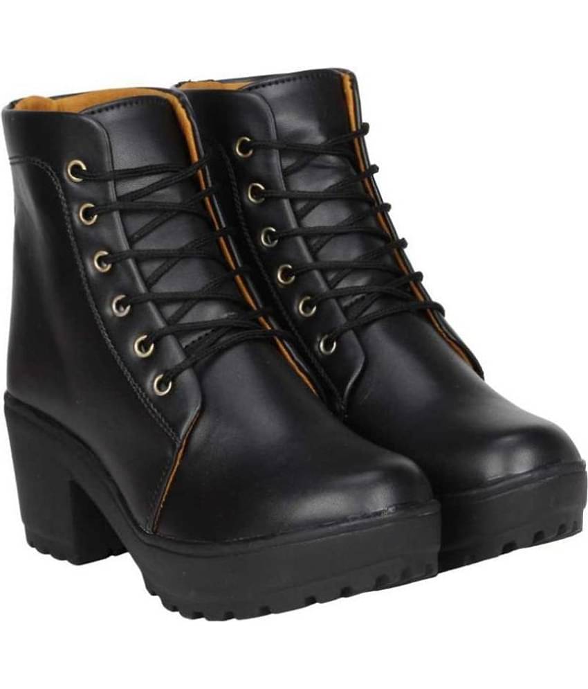 Commander Pink Ankle Length Chukka Boots