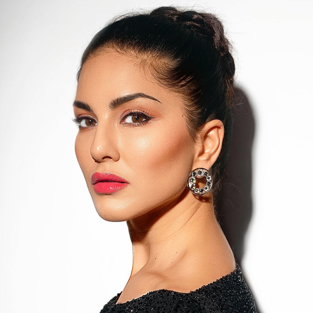 Star Struck by Sunny Leone Long Wear Lip Liner - Coralicious