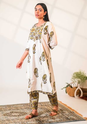 Hand-Block Printed Paisley Pattern White Kurta & Pant Set-XL