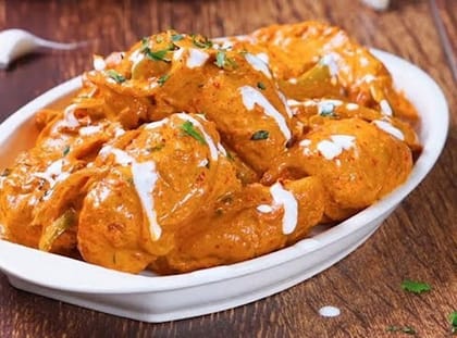 Creamy Makhani Momos
