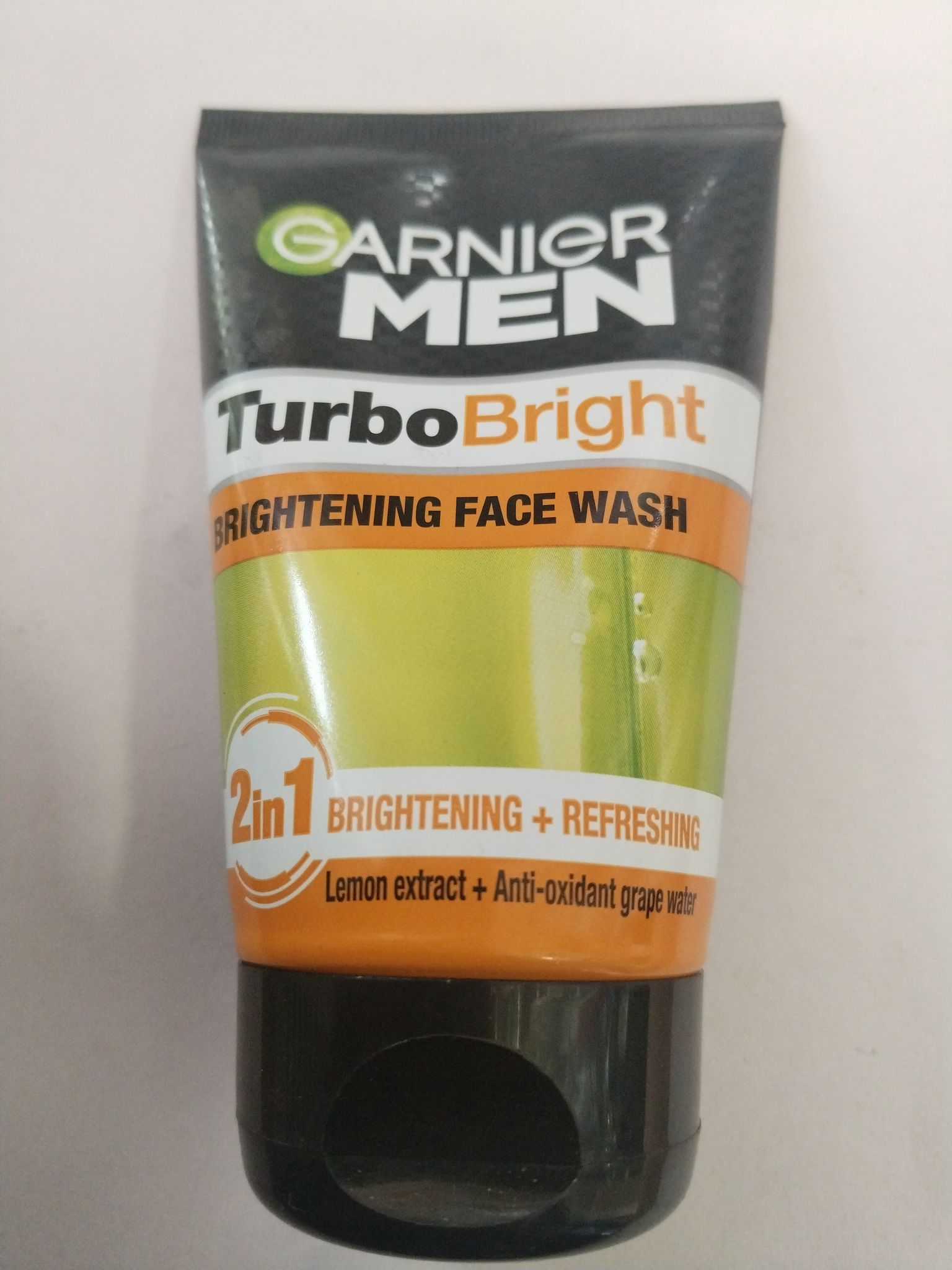 Garnier Men Turbobright Brightening face wash 2in1 brightening + refreshing 