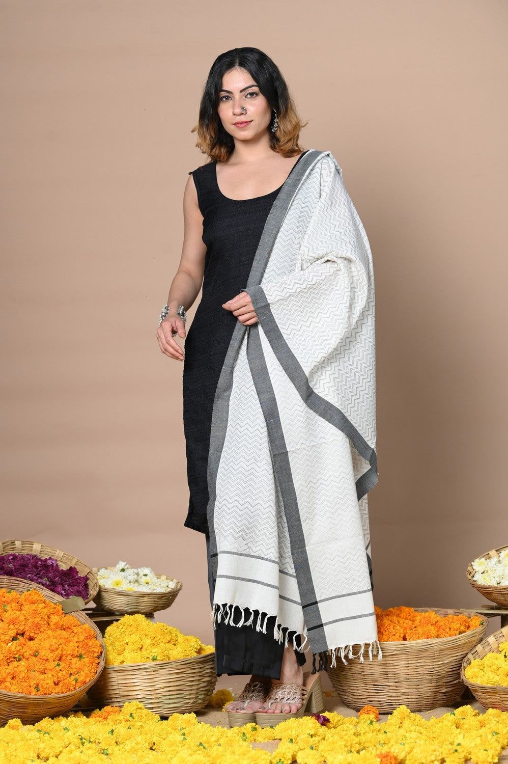 Rajsi~Handloom Pure Cotton Dupatta With Beautiful Handweave and Designer Tassels ~ Grey
