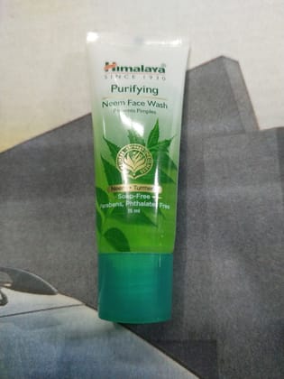 Himalaya purifying neem face wash 