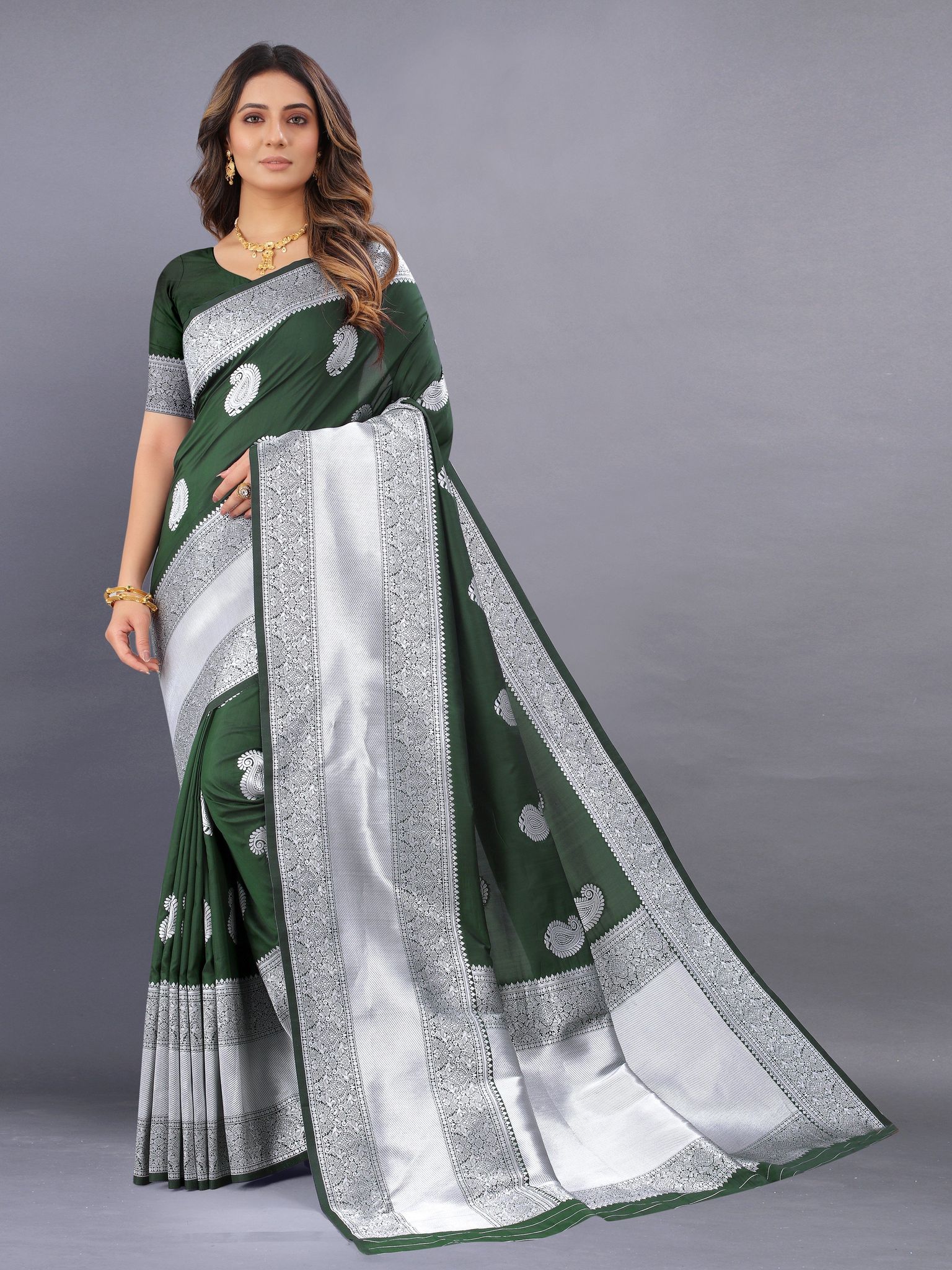 Yavira silk Women's Green Handwoven Silk Blend Saree