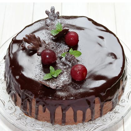 Dripping Chocolate Cake Half Kg