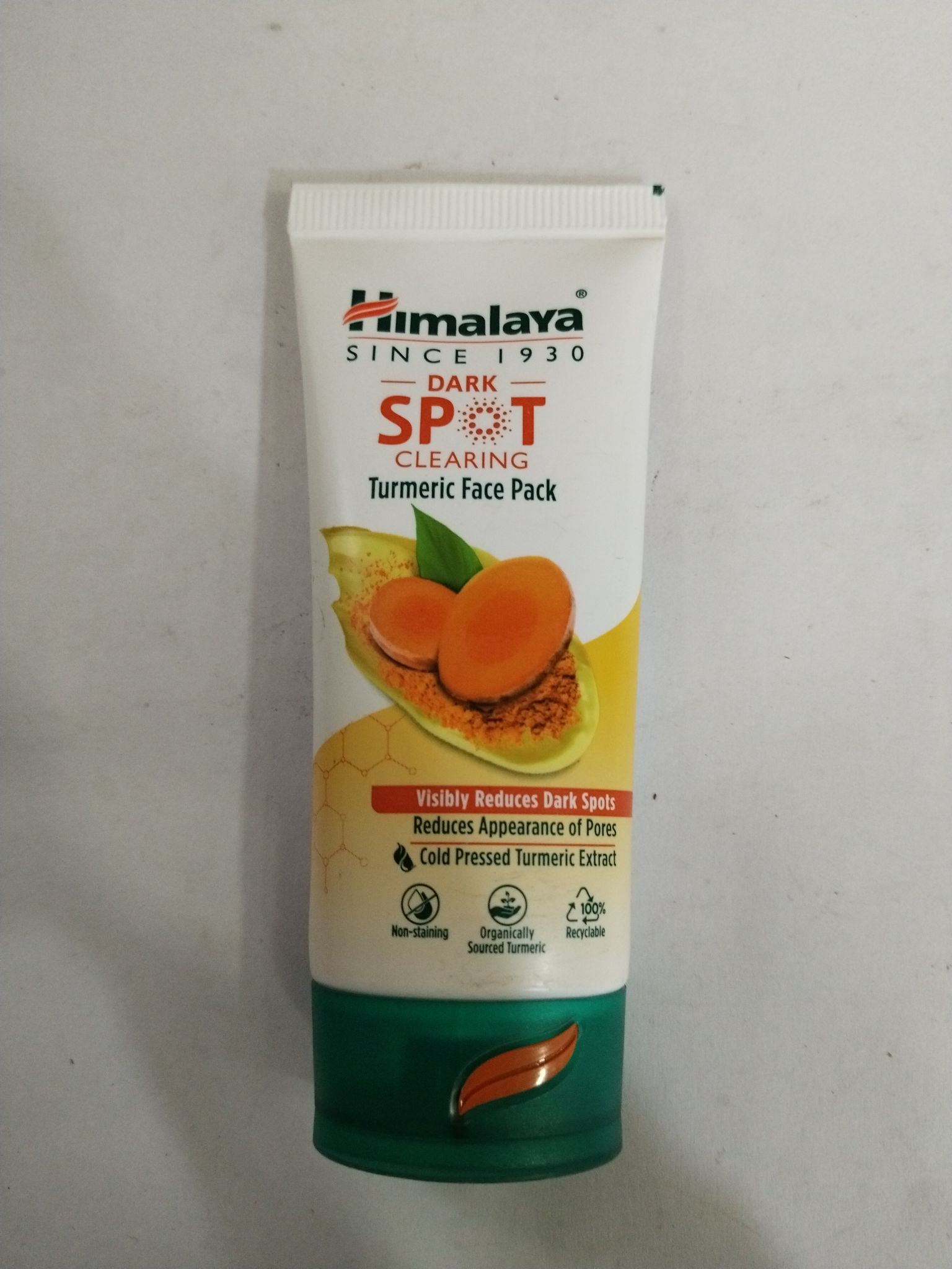 Himalaya Dark Spot Clearing Turmeric face pack Visibly reduces dark spots 