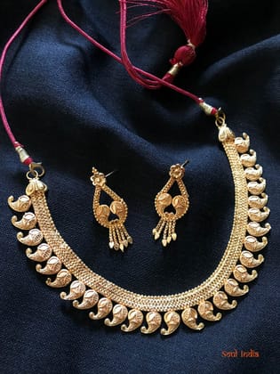 Gold Plated Traditional Choker Set With Earrings