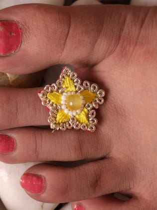 Blossom Toe Ring