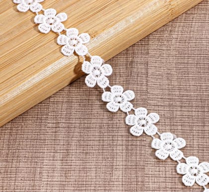 White Flower Lace Trim Applique Patch 10 Meters BridalFloral Chain Design, Sewing & Craft Use, Hair & Necklace Trim, Clothing Embellishment, Daisy Motif Pattern