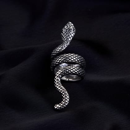 Serpent Rhodium Twisted Ring-White / Rhodium / Free Size