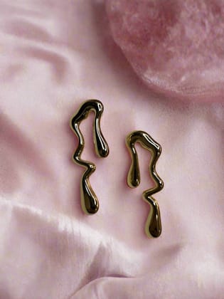 Drip of Drama Earrings