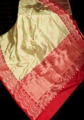 Dewy Green Banarasi Pure Katan Silk Saree with Scalloped Border in Red | SILK MARK CERTIFIED