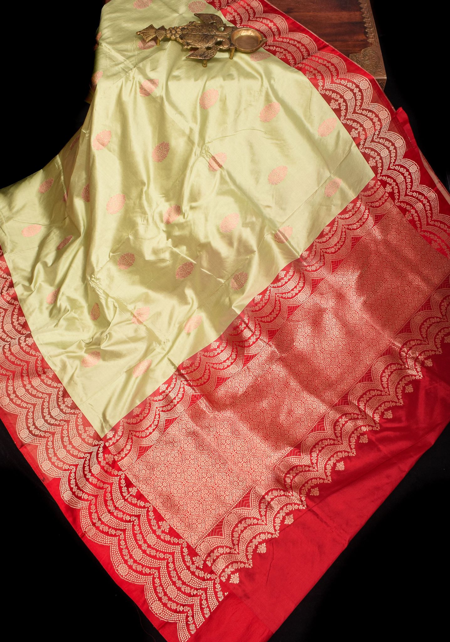 Dewy Green Banarasi Pure Katan Silk Saree with Scalloped Border in Red | SILK MARK CERTIFIED