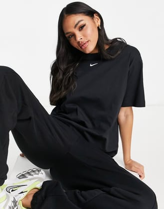 Elevate Your Active Wardrobe with N!ke Women's T-Shirts-M