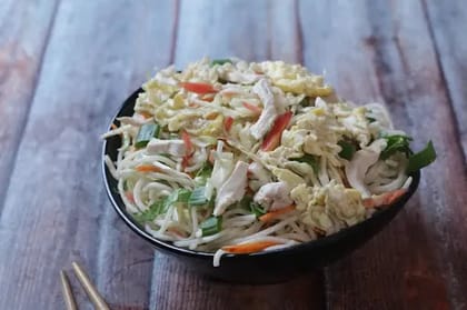 Egg Hakka Noodles [Full]