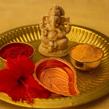 Leaf Shape Copper Diya (Pack of 2) � 73 mm Length � 55 mm Width � Traditional Pooja Plate for Festivals & Mandir � Decorative Handcrafted Deepam � Shiny Finish Agal Vilakku