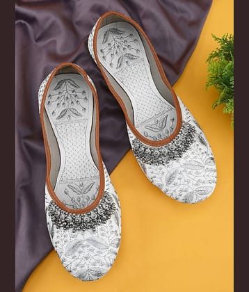Anjaneya Creations White Women's Juttis