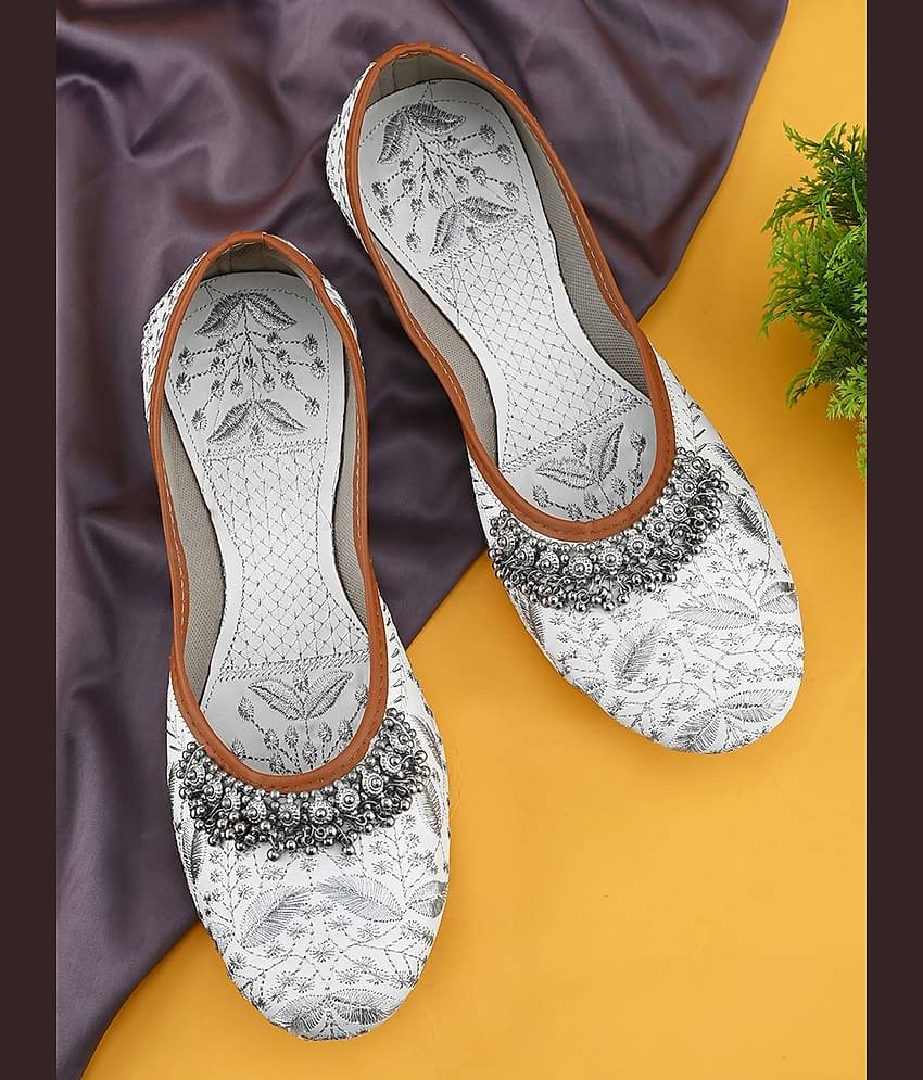Anjaneya Creations White Women's Juttis