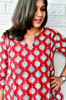 Pretty Red Phiran Kurta : Lightweight, breathable Pretty Red Phiran Kurta : Lightweight, breathable