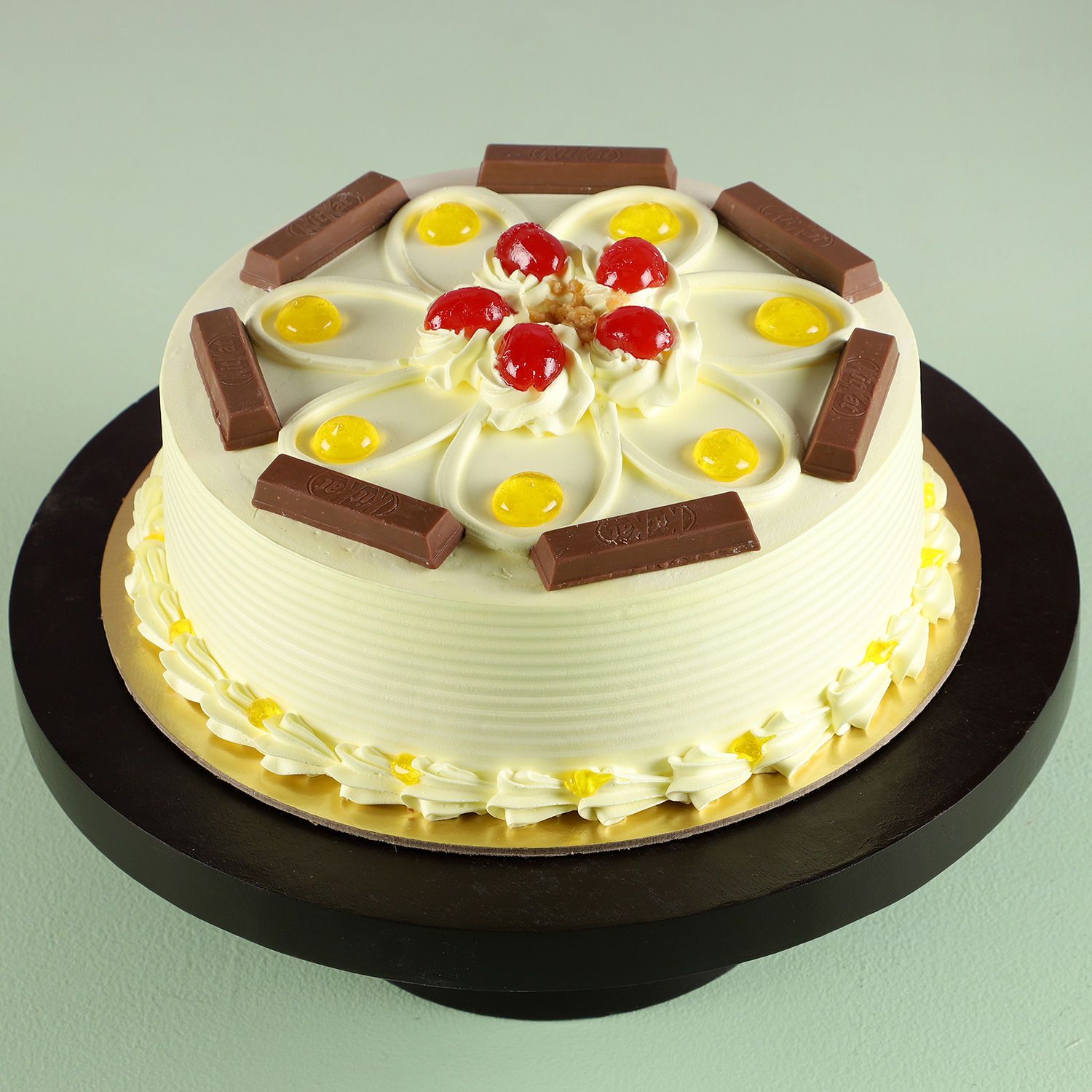 KitKat Butterscotch Cake Half Kg