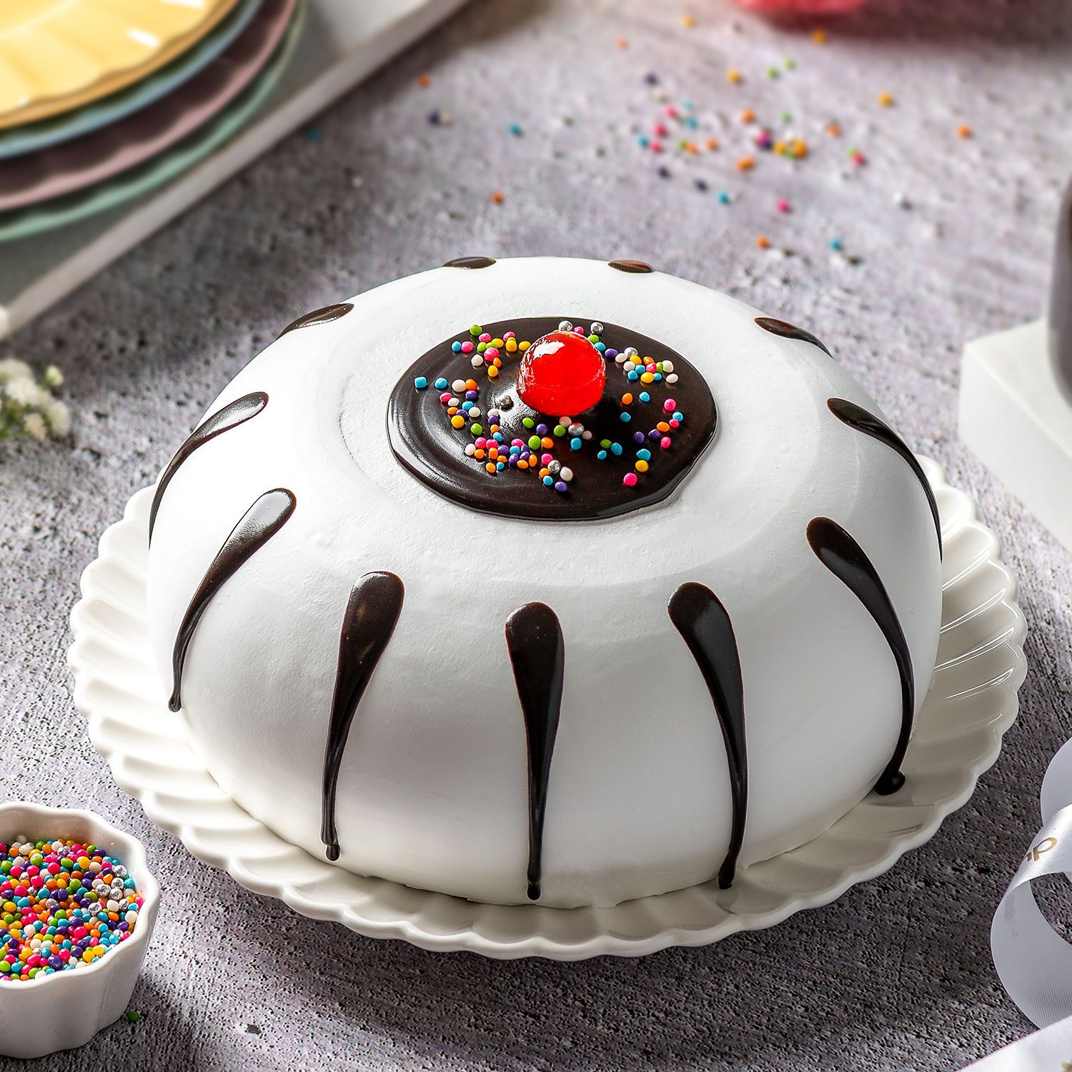 Black Forest Designer Cake Half Kg