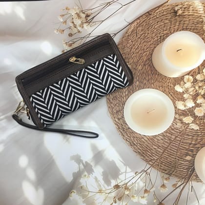3 pockets  - Trendy & Beautiful Womens Wallet - Black CrisCros