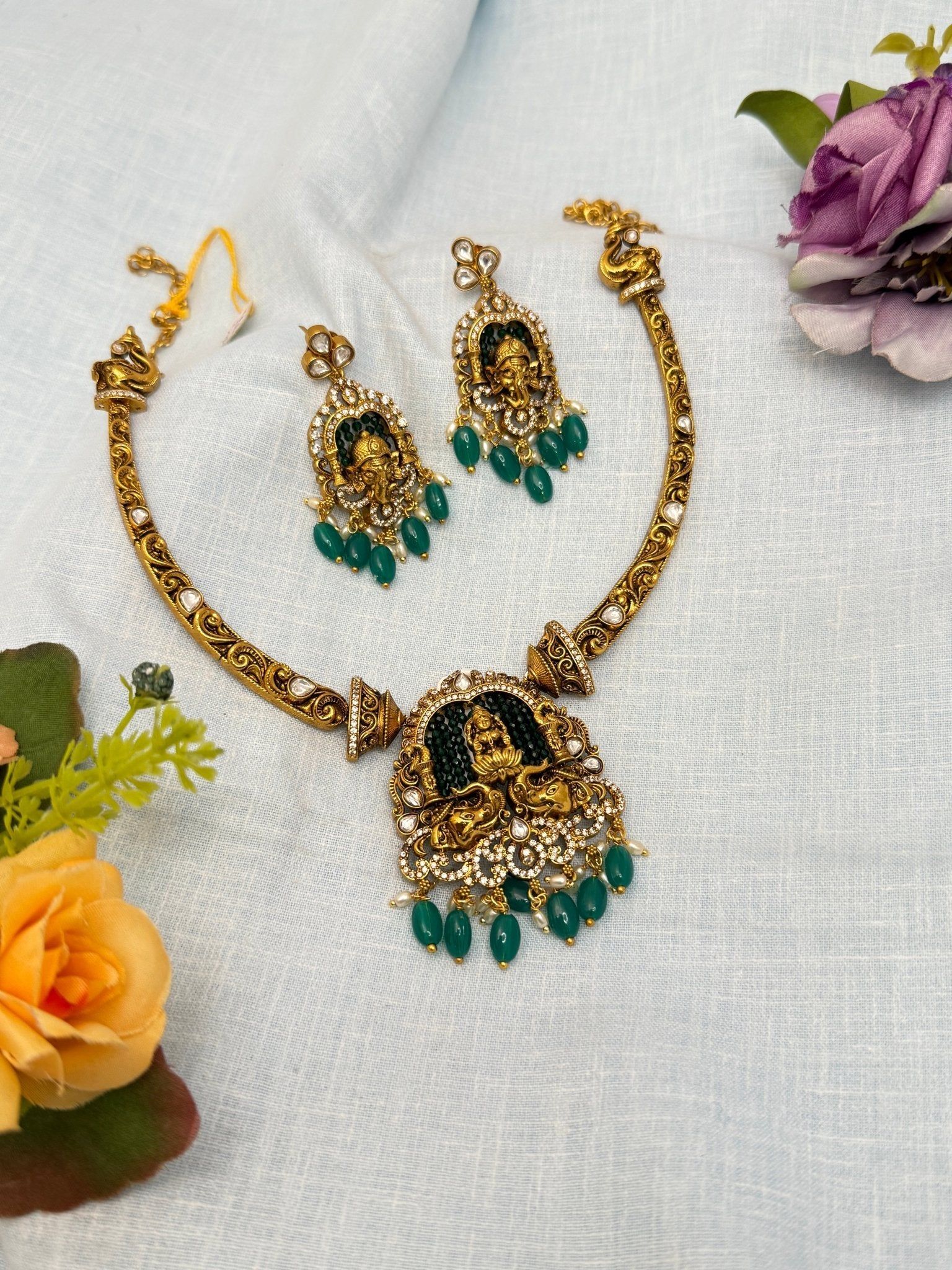Antique Necklace 0385