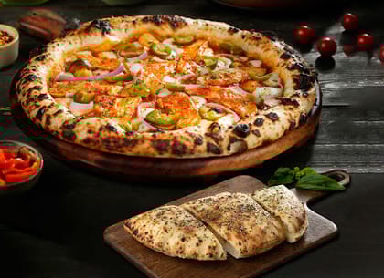 Naples - Peri Peri Chicken Pizza(4 Slice) + Mini Garlic Bread
