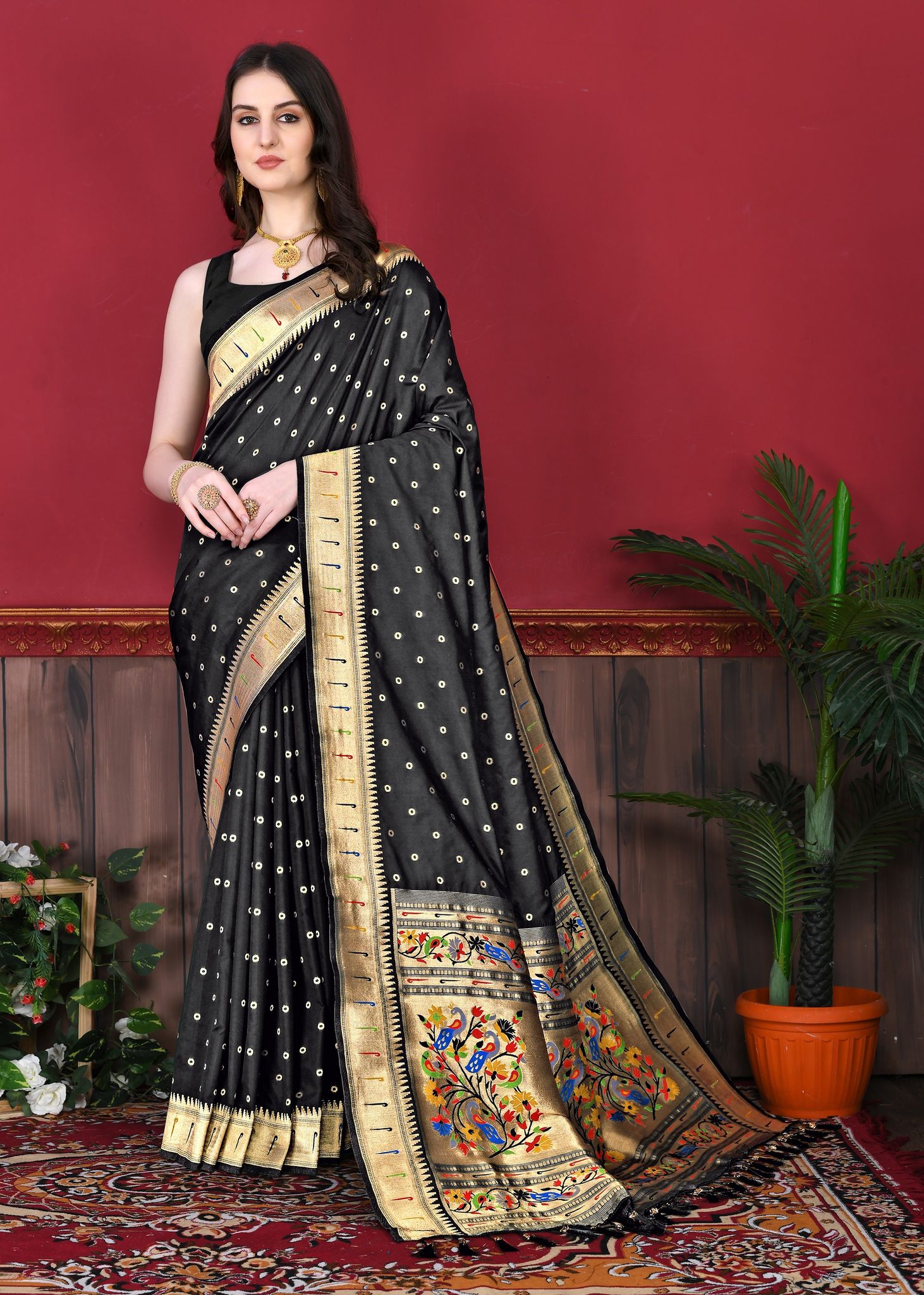 Yavira silk Women's Black Handwoven Jacquard Saree