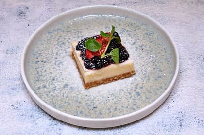 Blueberry Cheese Cake [1 Slice]