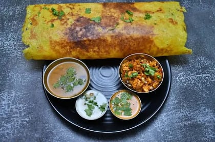 Butter Rava Paneer Dosa