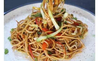 Veg Chilli Garlic Noodles - Full