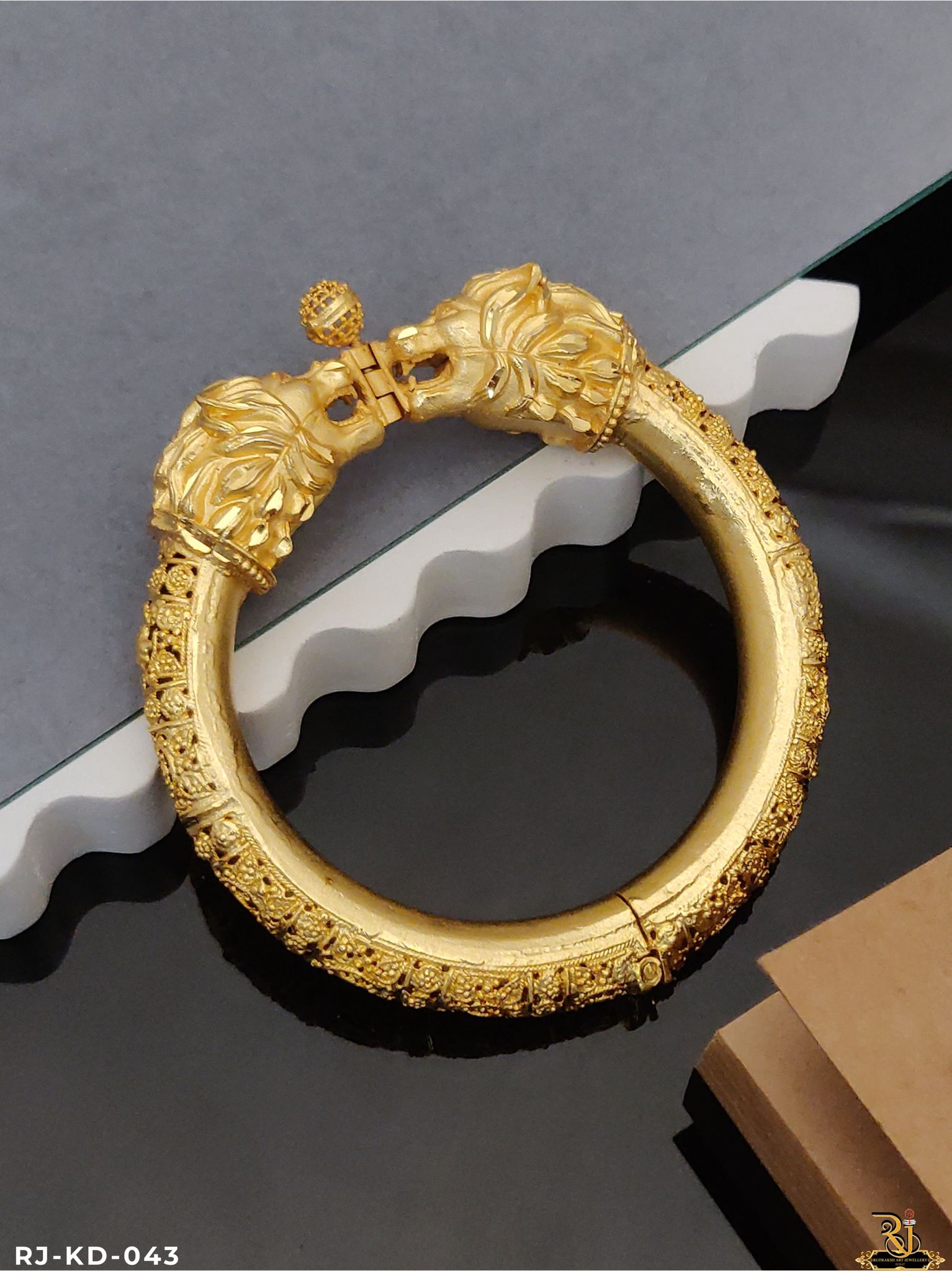 Hydrabadi Design Men’s Fashion Lion face kada KD-043-2.10