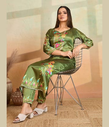 Women Basket Women Rayon Printed Straight Kurti With Pants ( Green )