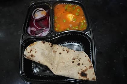 4 Tawa Roti With Matar Paneer And Salad