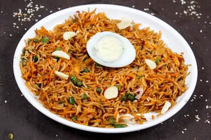 Egg Lasooni Hyderabadi Biryani