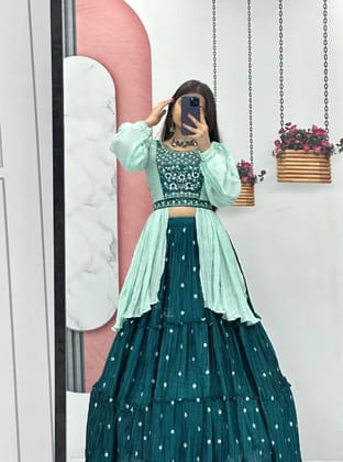 Desingner Beautifull Crop Top Set Desingner Beautifull Crop Top Set