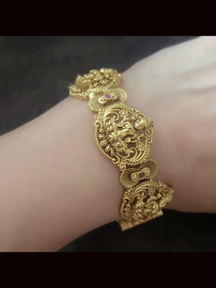 Set of two openable laxmiji motif kada's with ruby stones in between-2'8