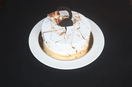 Special milk & hazelnuts cake half kg - eggless