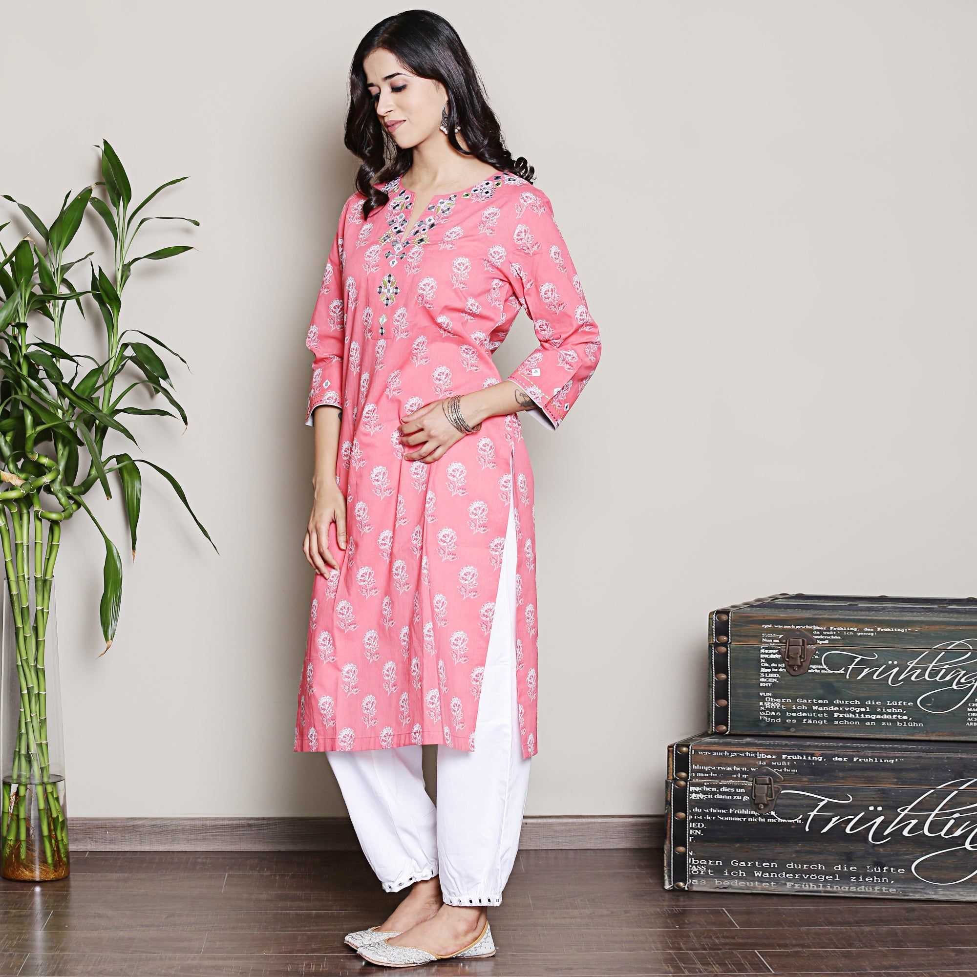pink printed kurta with neck embroidery-L
