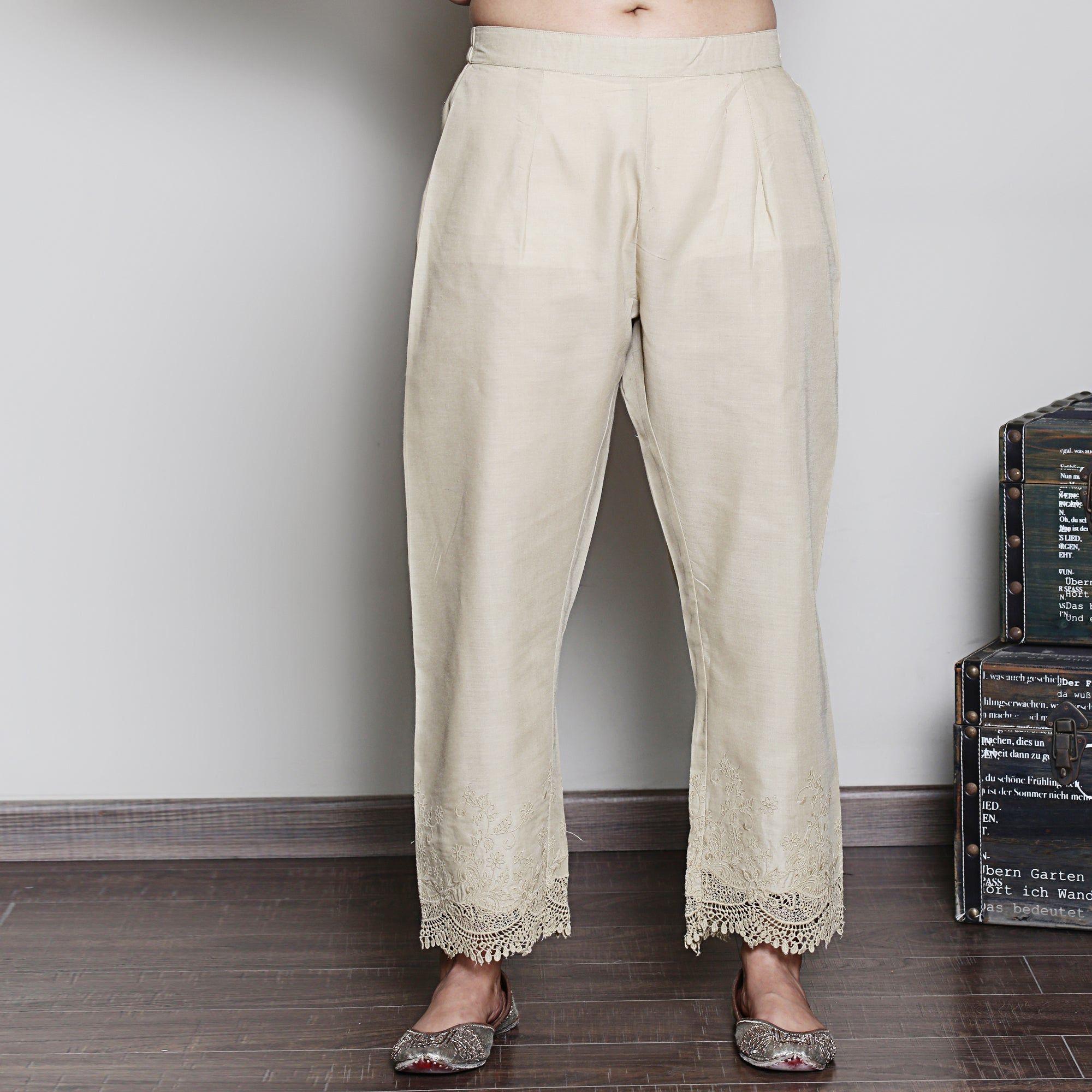 Cotton ankle length  pants in lace and cutwork fabric-XS