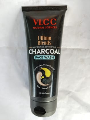 Vlcc Ultimo Blends Whitening & detoxifying Charcoal Face wash Clay + herbs & oil