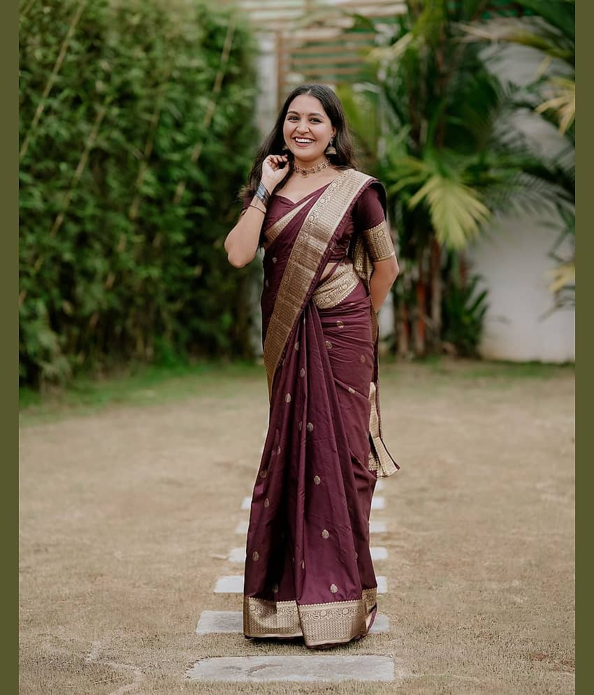 Vastukala Silk Woven Kanjeevaram Sarees With Unstitched Blouse Piece ( Brown )