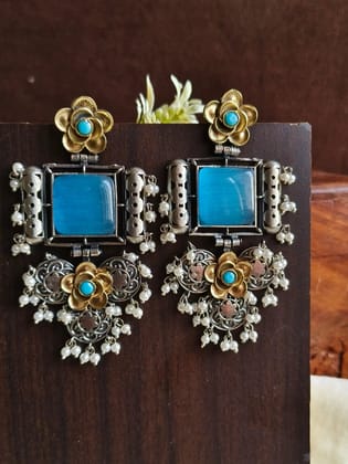 Elegant Two-Tone Floral Monalisa Pearl Dangler Earrings – Festive Charm | Sarichka-Aqua
