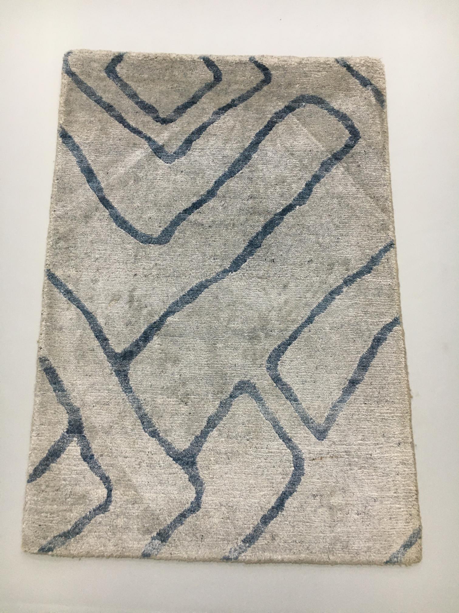 Hand-Knotted Wool & Bamboo Silk Rug 2x3 ft | Modern Geometric Design, Silver Gray