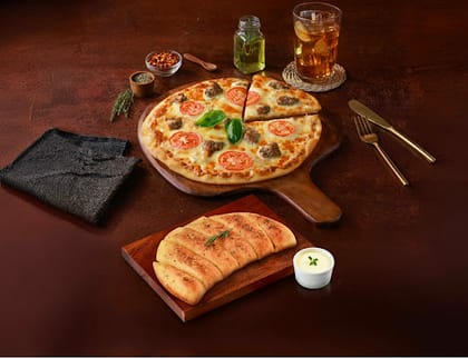 Herby Chicken Pizza [7" Regular] + Garlic Bread & Cheesy Dip